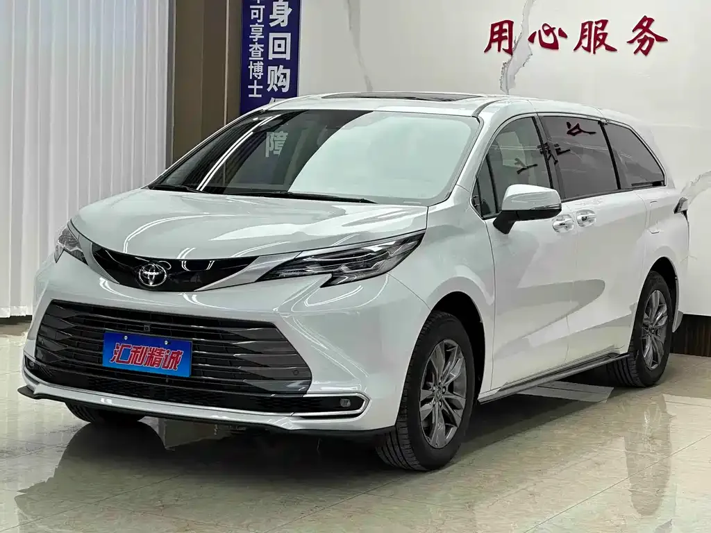 Toyota Sienna — фото 1