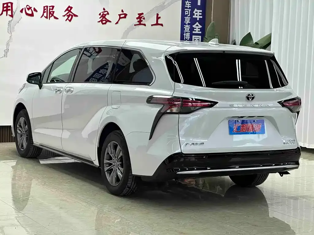 Toyota Sienna — фото 4