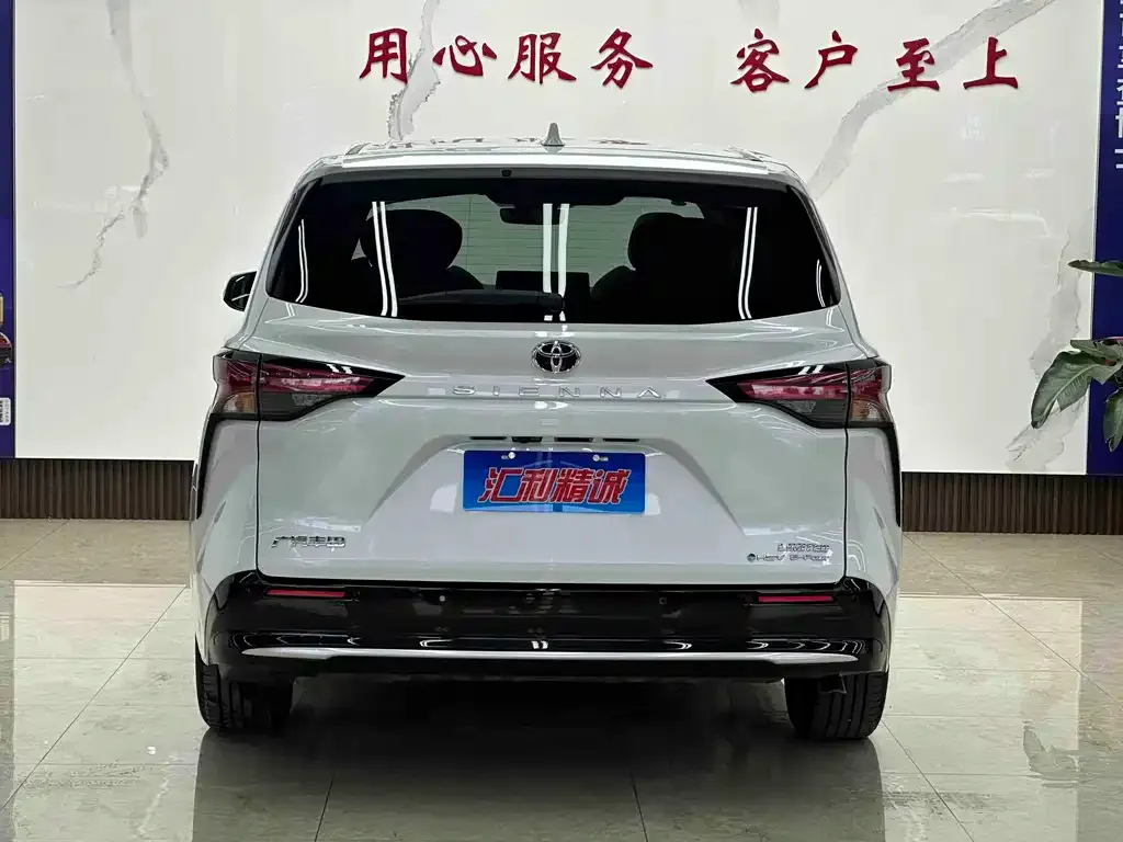 Toyota Sienna — фото 10