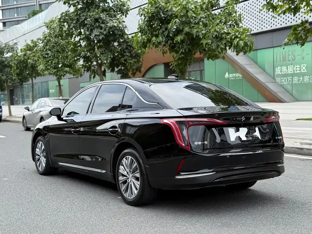 Hongqi E-QM5 — фото 8