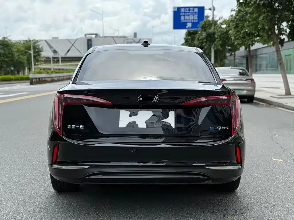 Hongqi E-QM5 — фото 3