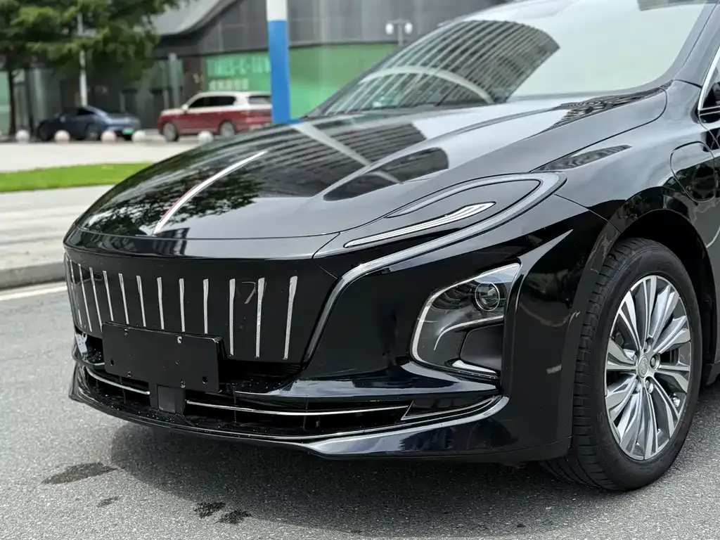 Hongqi E-QM5 — фото 2