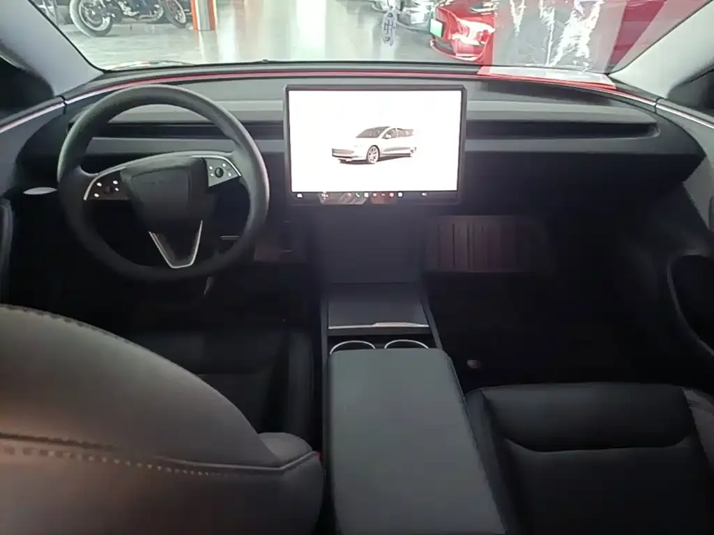 Tesla Model 3 — фото 2