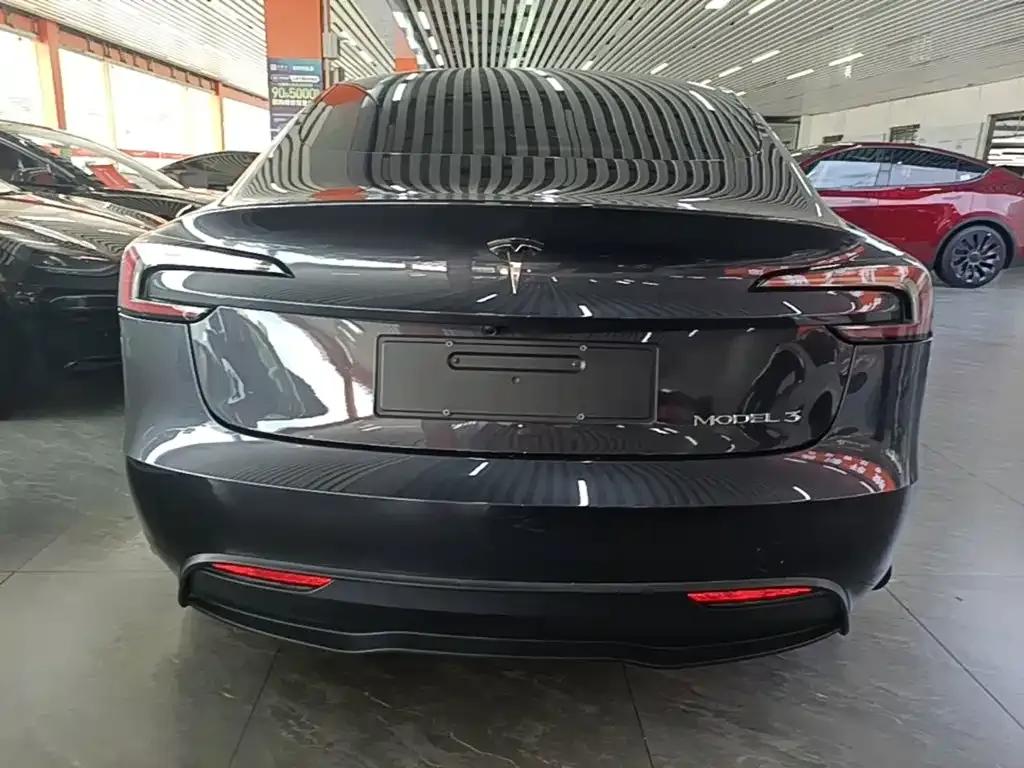 Tesla Model 3 — фото 8
