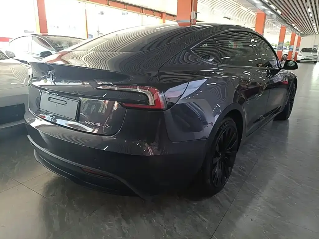 Tesla Model 3 — фото 4