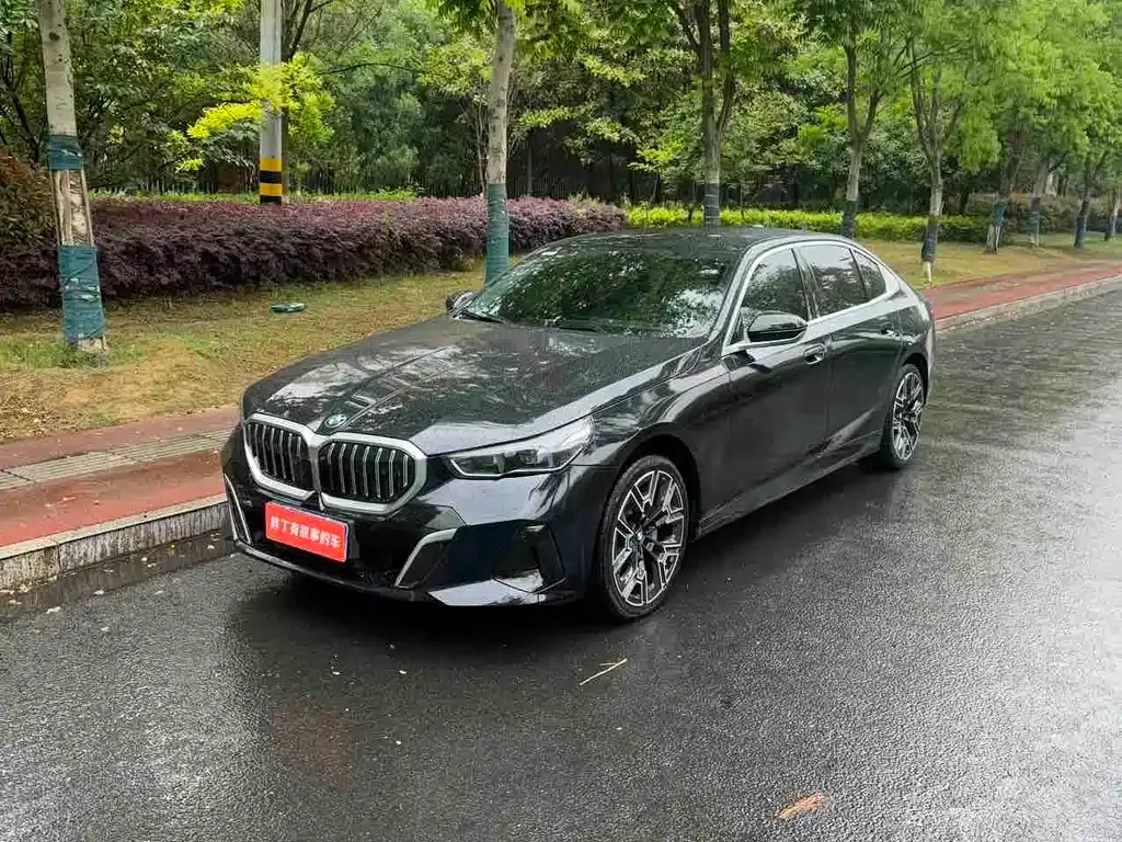 BMW 5 Series — фото 1