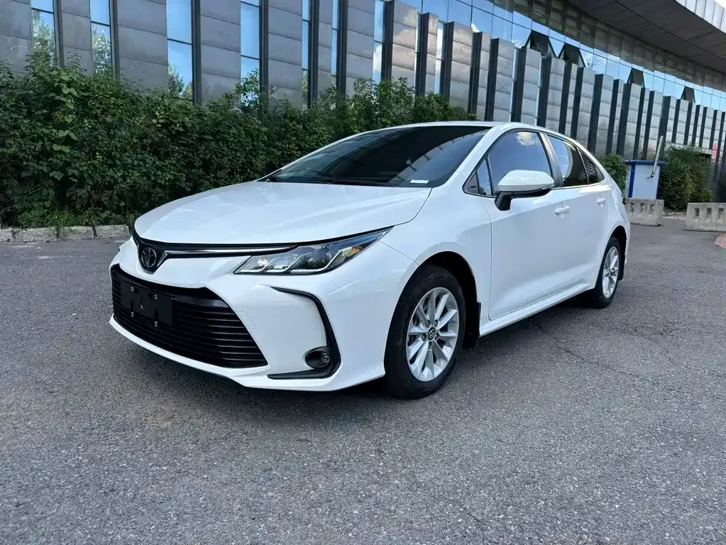 Toyota Corolla — фото 1