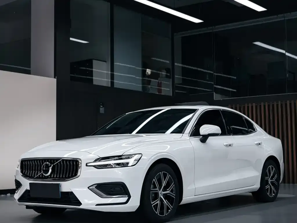Volvo S60 — фото 1