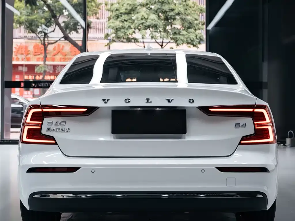 Volvo S60 — фото 10