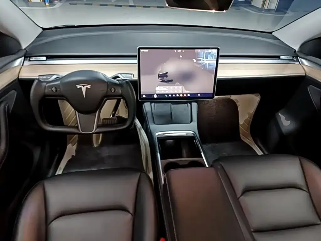 Tesla Model Y — фото 3