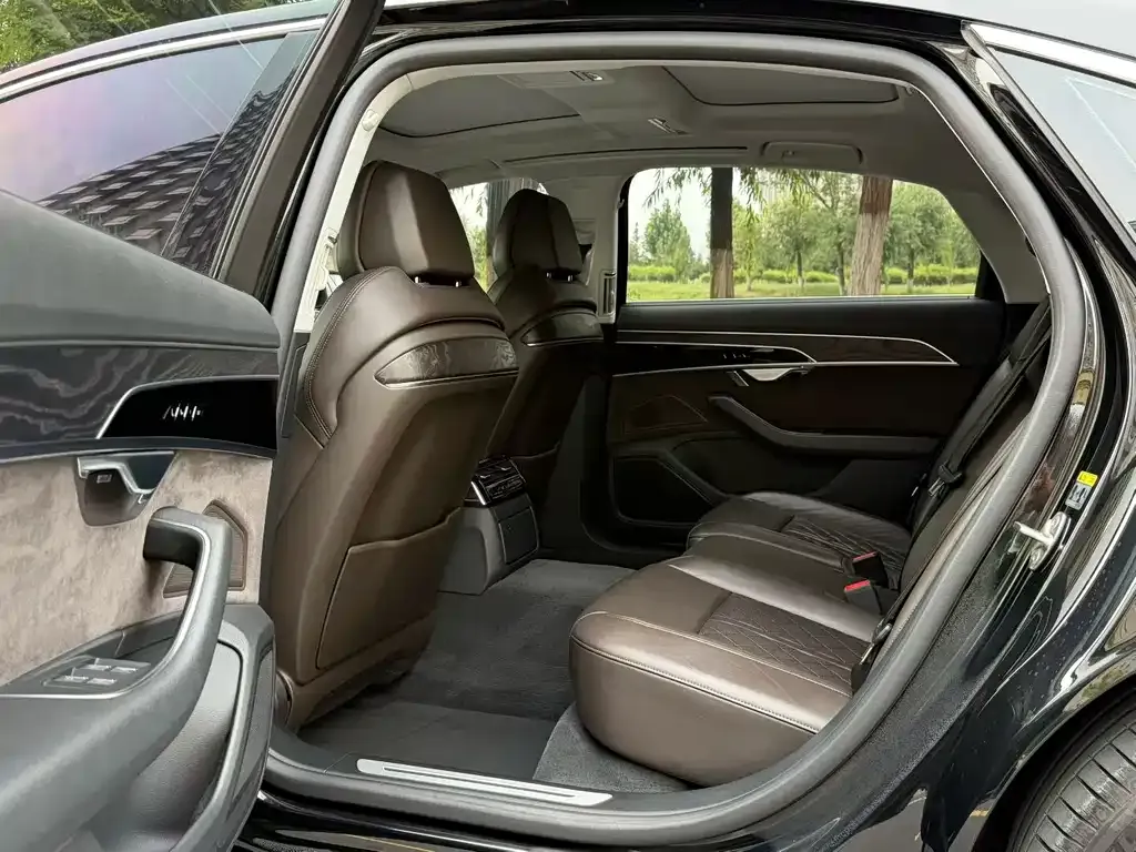 Audi A8 2021 из CN, фото 2
