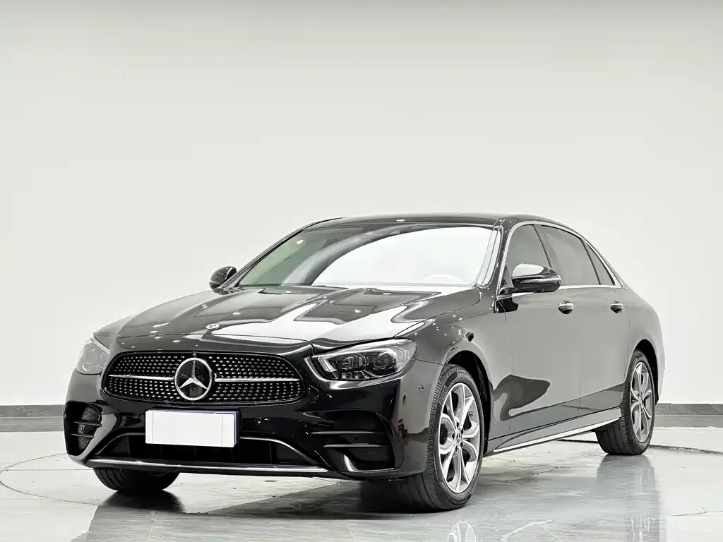 Mercedes-Benz E-Class — фото 1