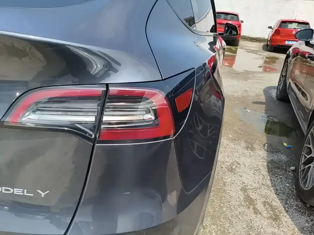 Tesla Model Y — фото 5