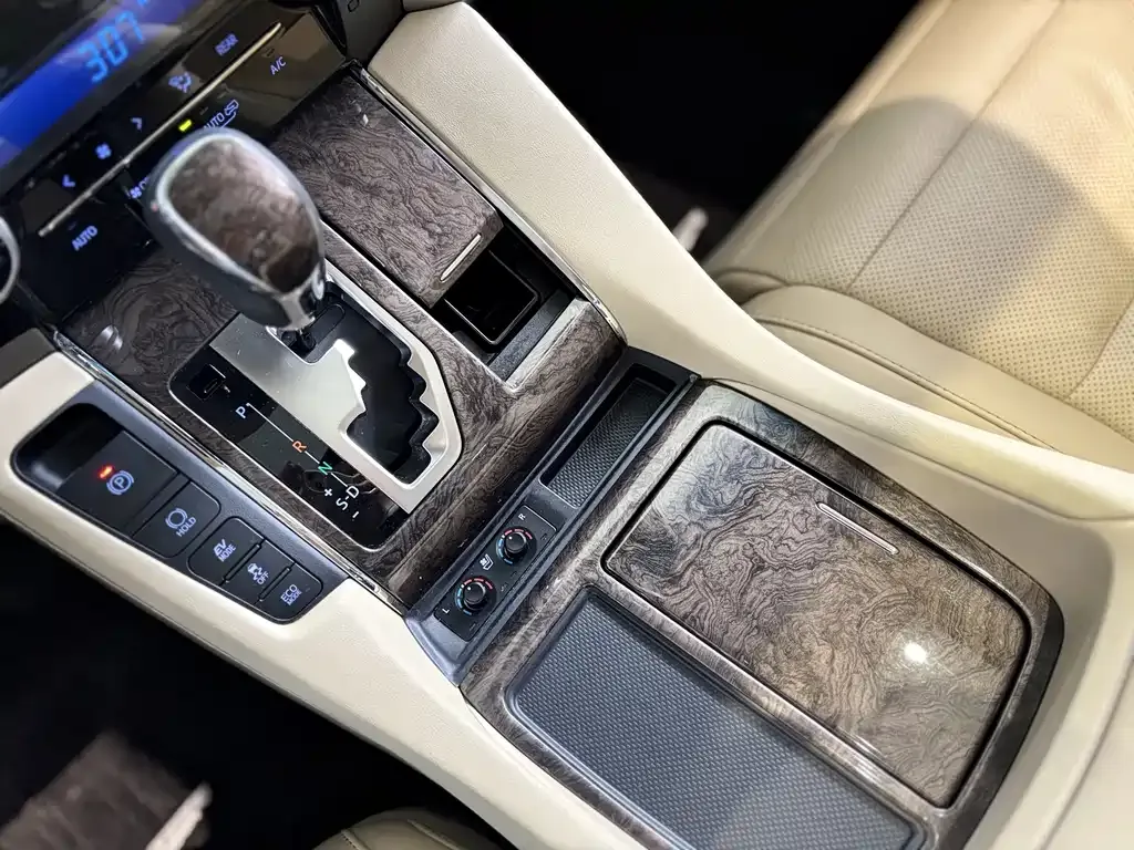 Toyota Vellfire — фото 9