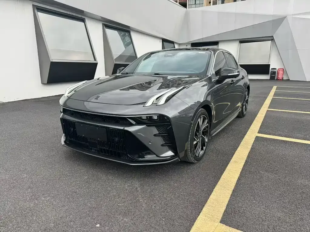 Lynk & Co 03
