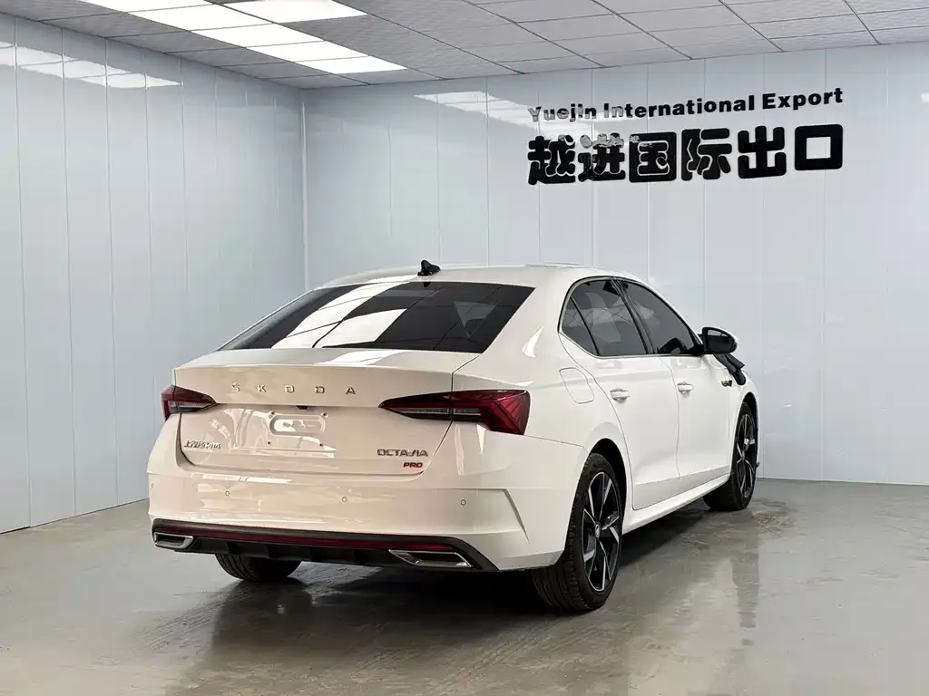 Skoda Octavia — фото 5