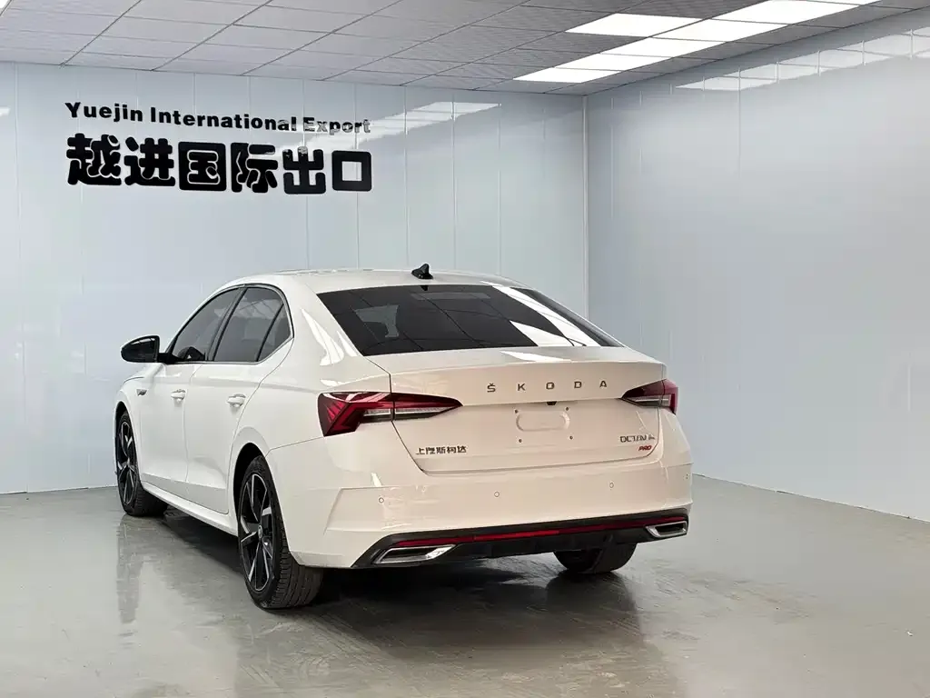 Skoda Octavia — фото 7