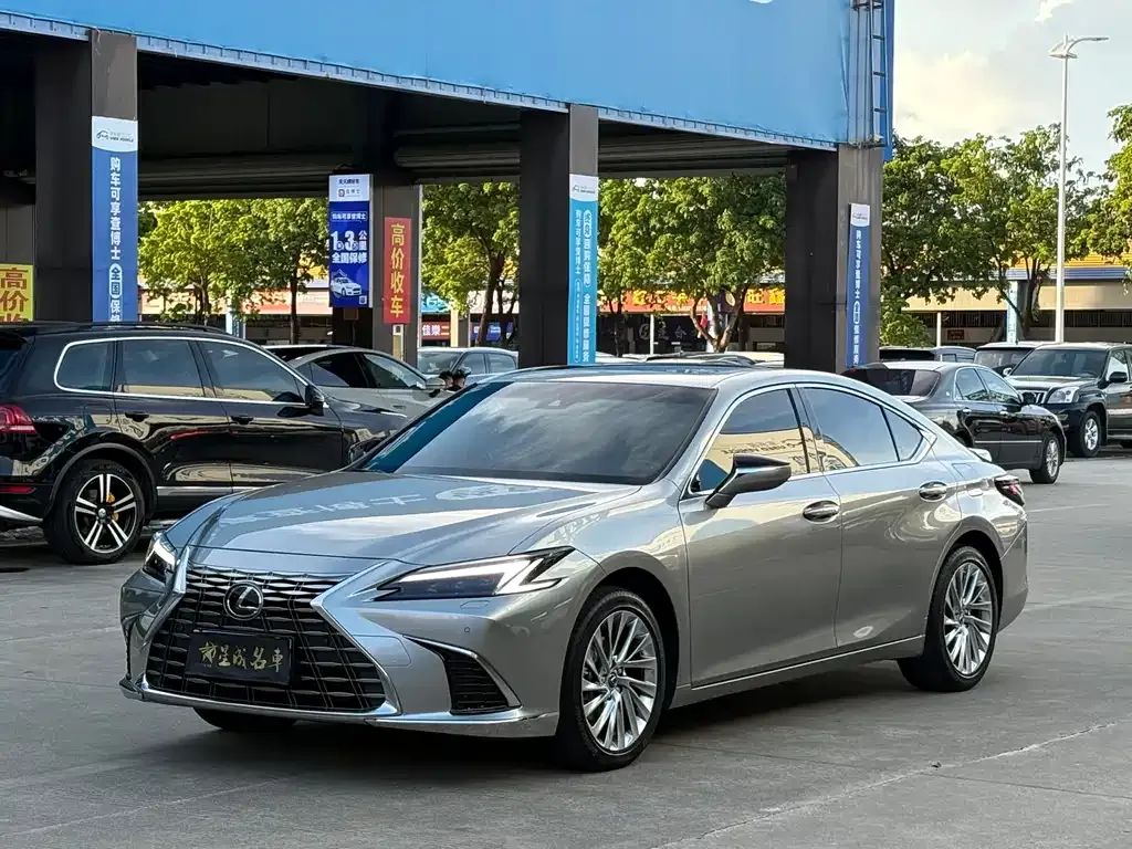 Lexus ES — фото 1