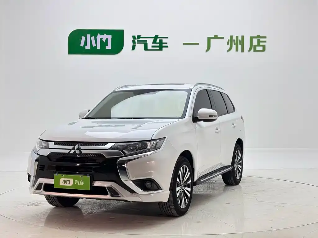 Mitsubishi Outlander — фото 1