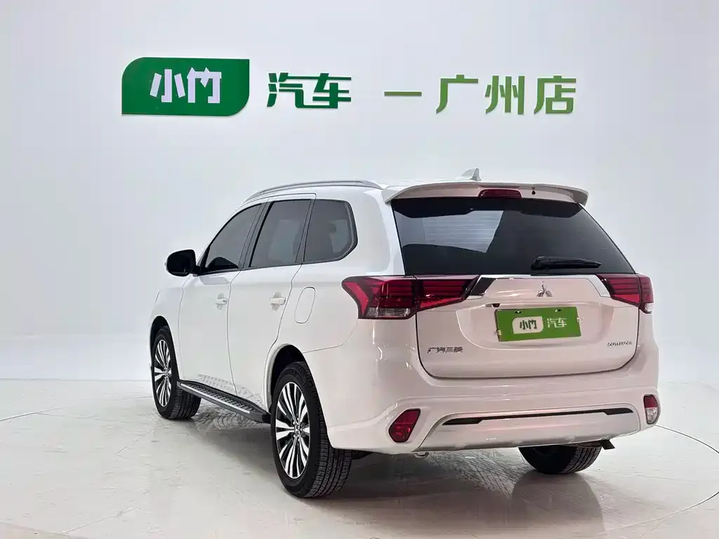 Mitsubishi Outlander — фото 10