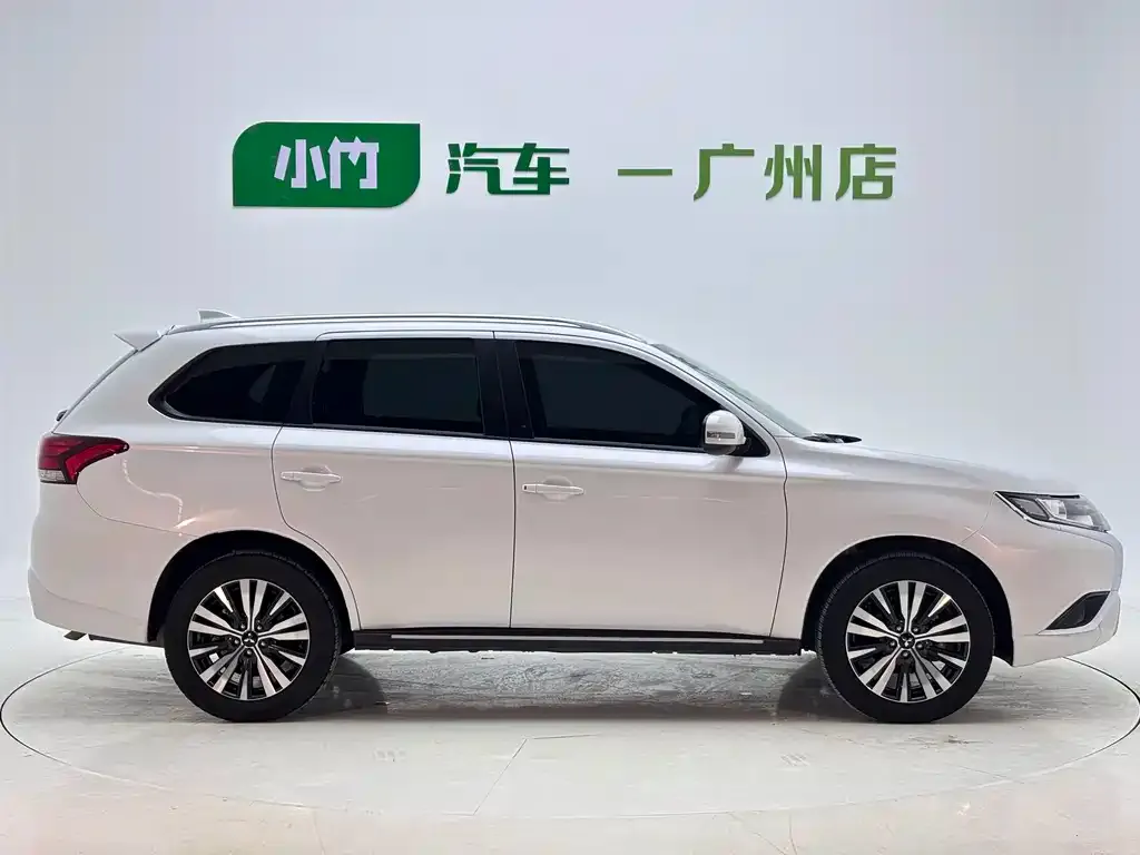 Mitsubishi Outlander — фото 6