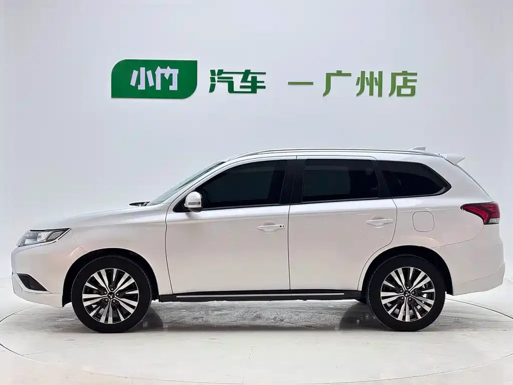 Mitsubishi Outlander — фото 9