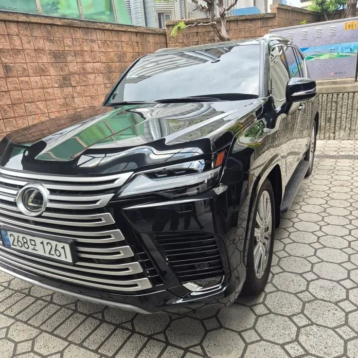 Lexus LX — фото 1