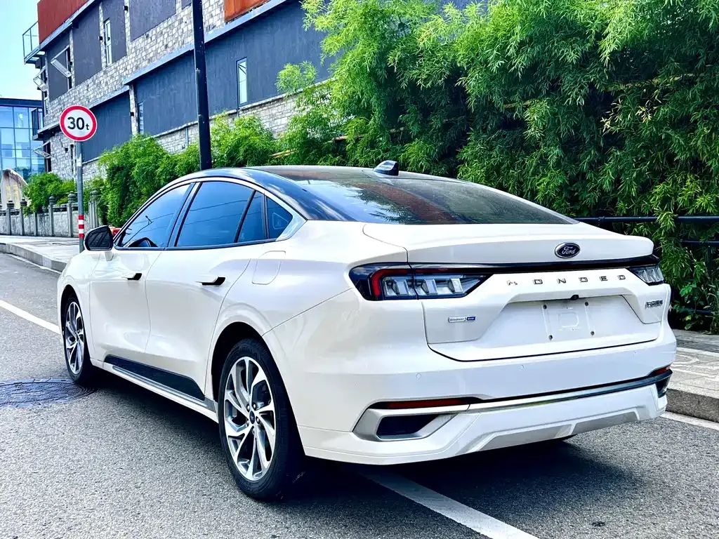 Ford Mondeo — фото 10