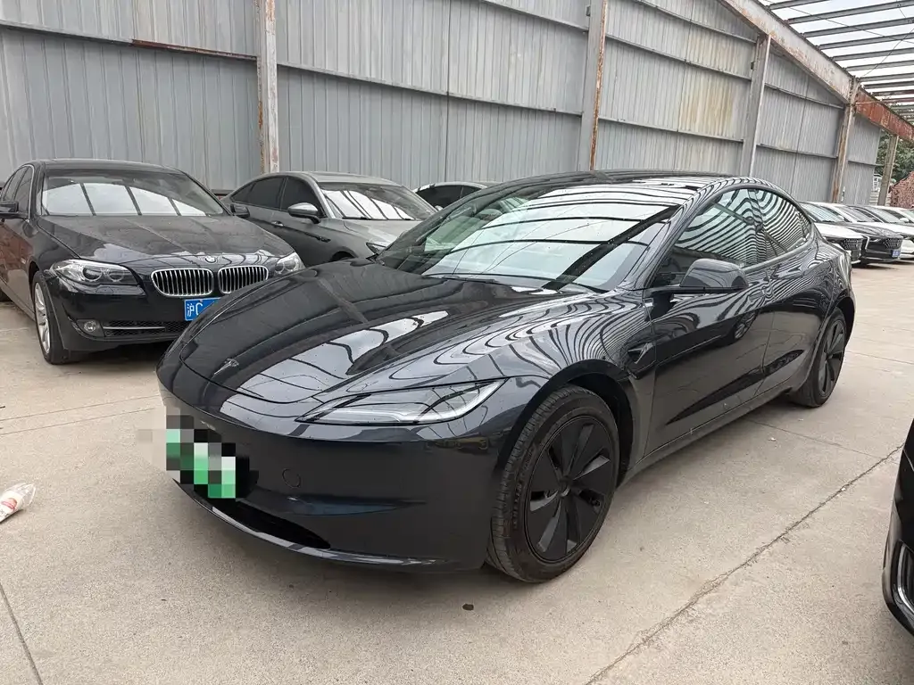 Tesla Model 3 — фото 1
