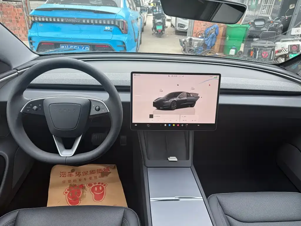 Tesla Model 3 — фото 4