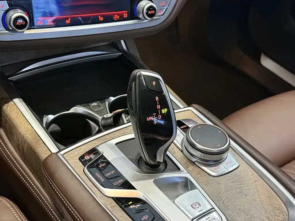 BMW 7 Series — фото 4