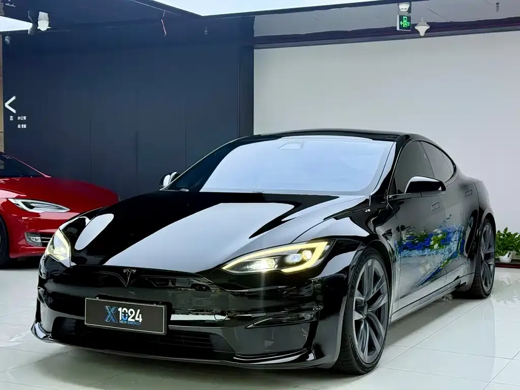 Tesla Model X — фото 1