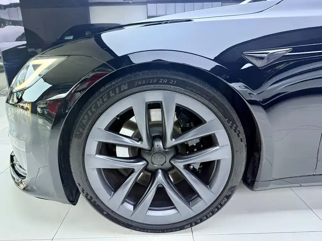 Tesla Model X — фото 8