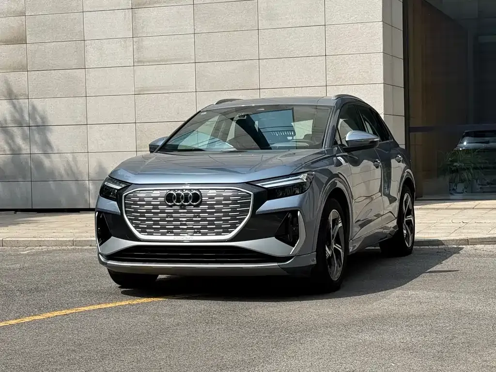 Audi Q4 e-tron — фото 1