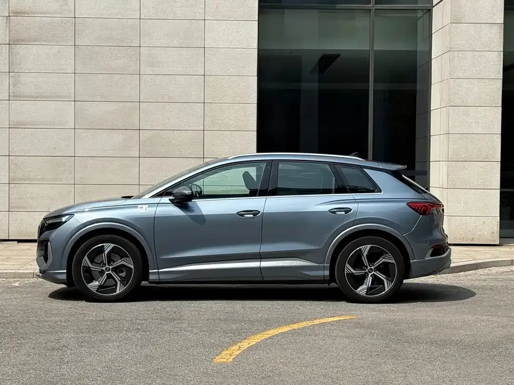 Audi Q4 e-tron — фото 8