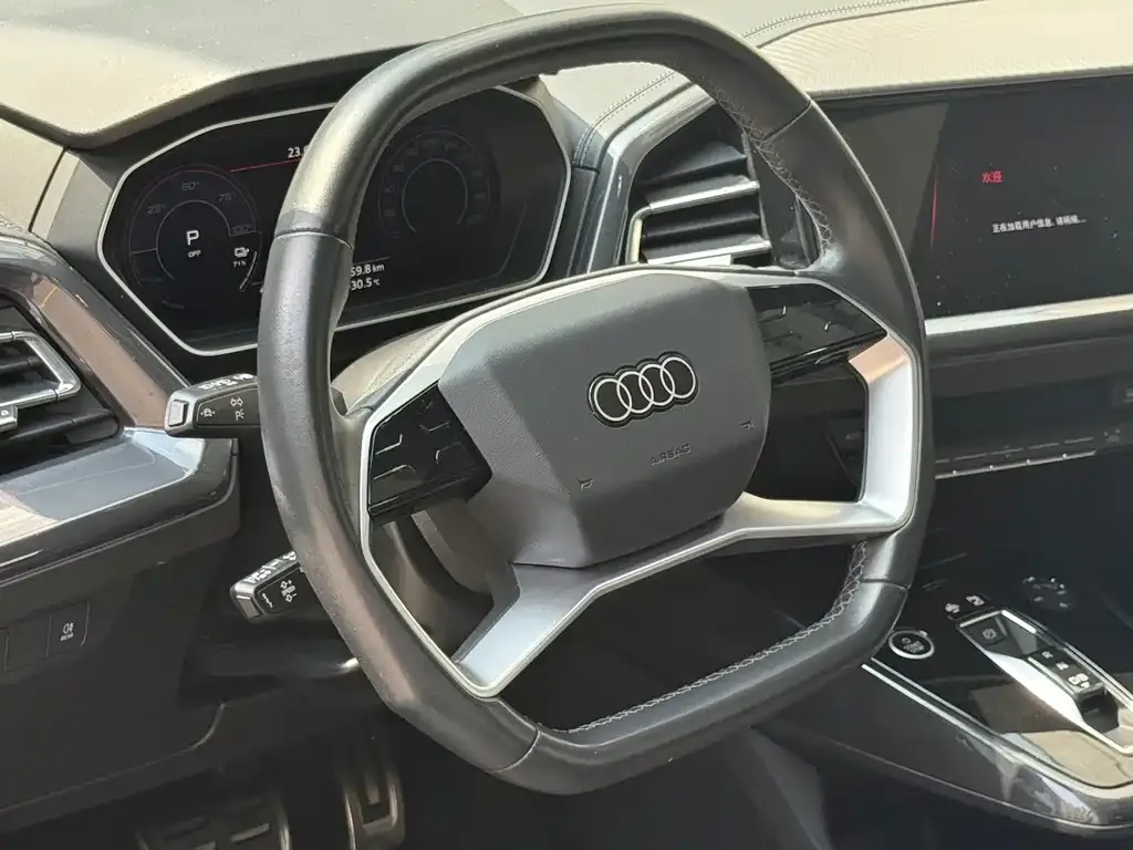 Audi Q4 e-tron — фото 4