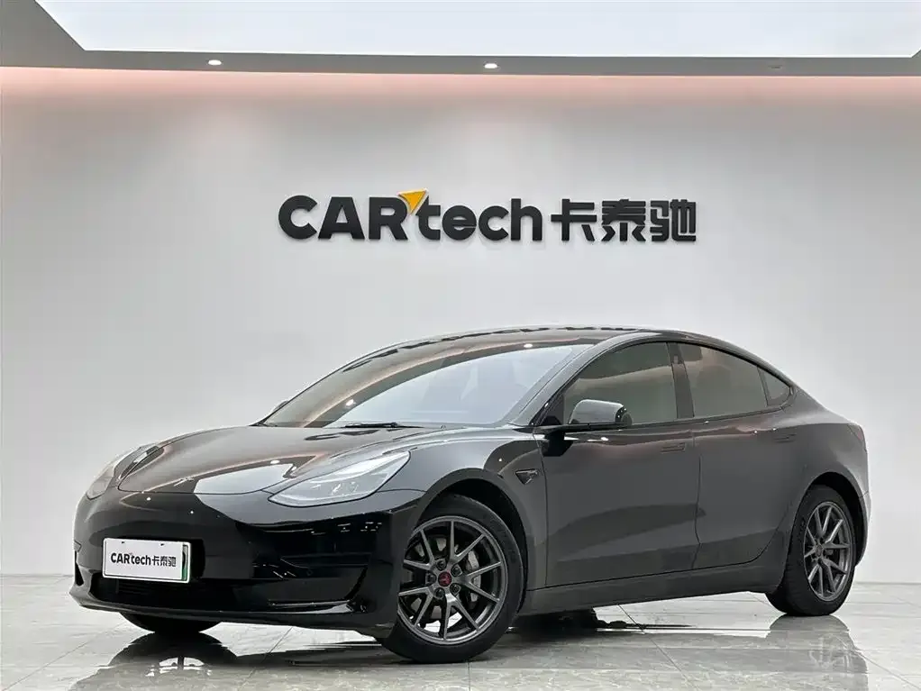 Tesla Model 3 — фото 1