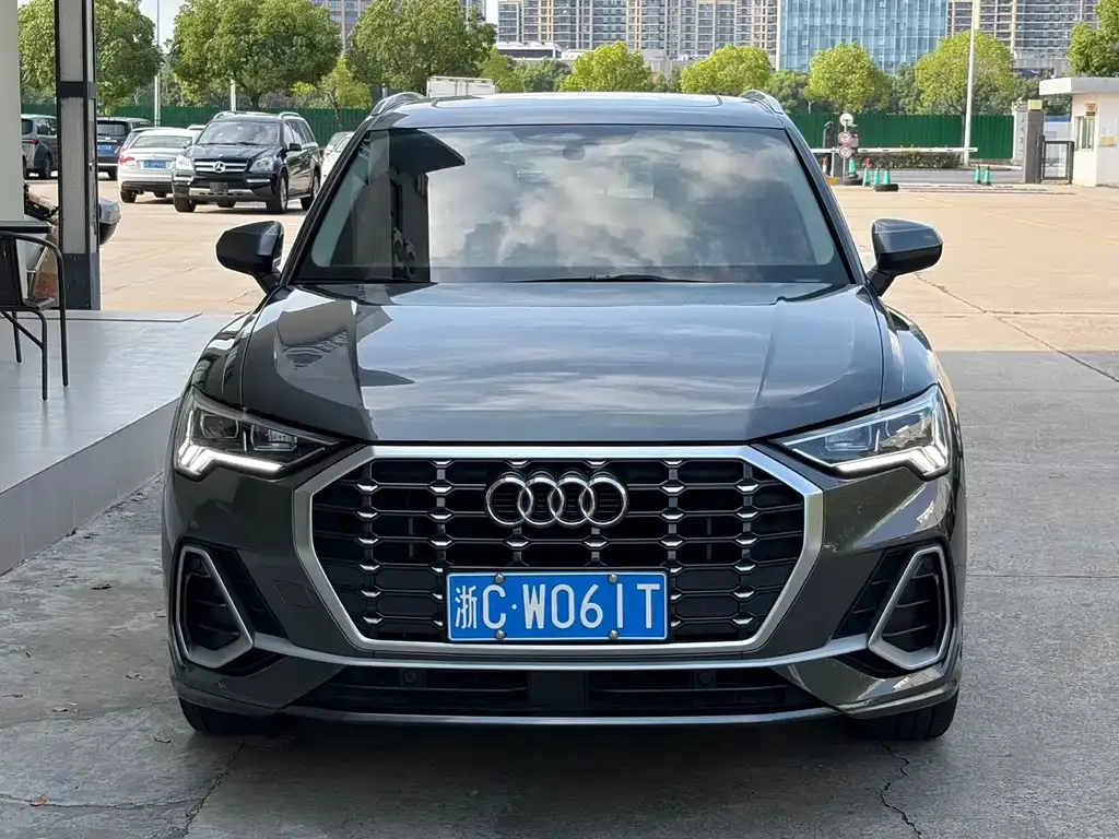 Audi Q3 — фото 1