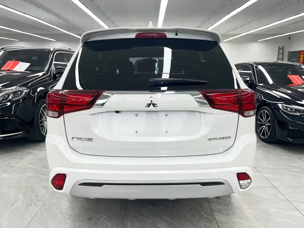 Mitsubishi Outlander — фото 6