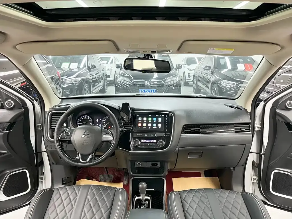 Mitsubishi Outlander — фото 10