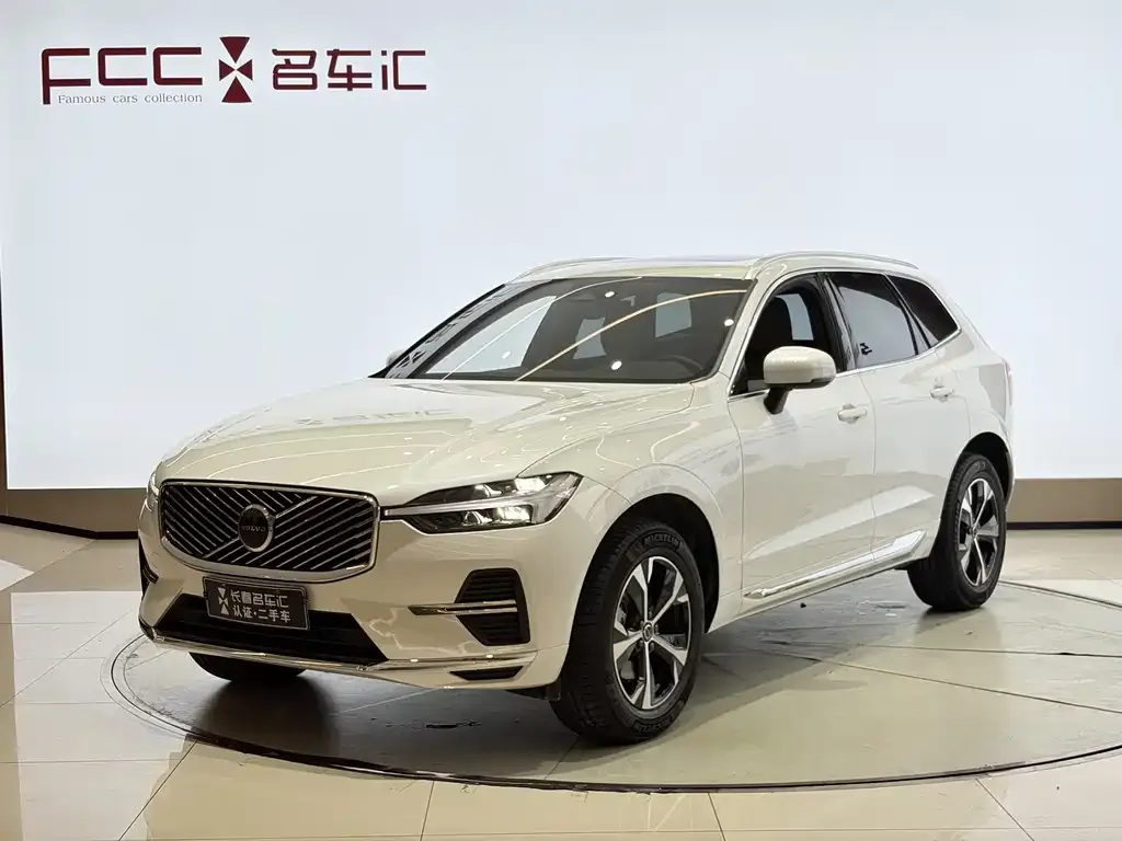 Volvo XC60 — фото 1