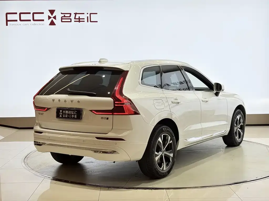 Volvo XC60 — фото 9