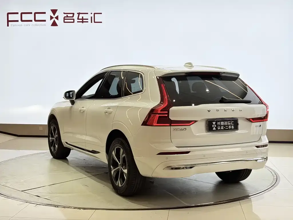 Volvo XC60 — фото 2