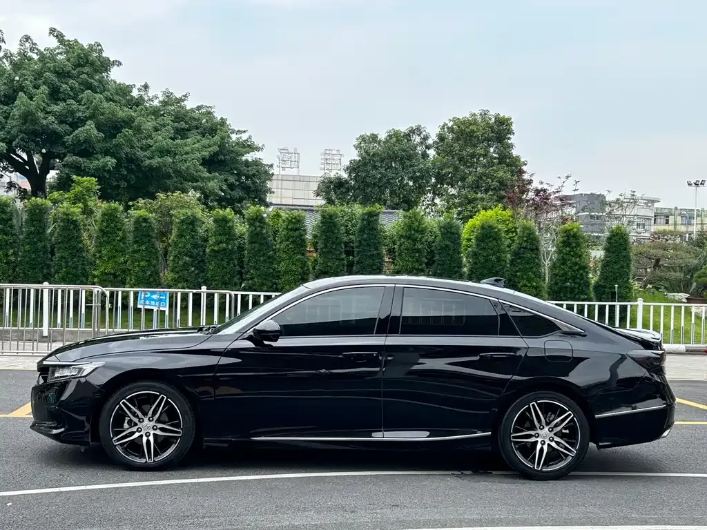 Honda Accord — фото 8
