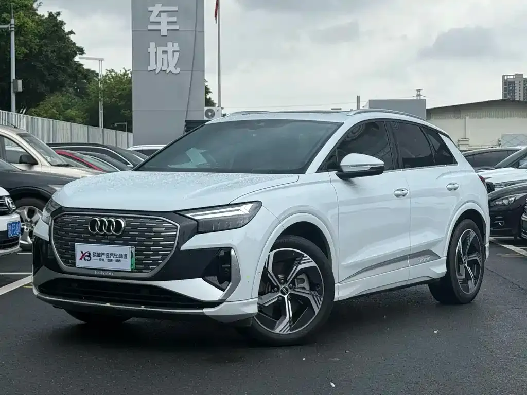 Audi Q4 e-tron — фото 1