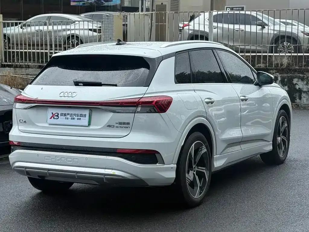 Audi Q4 e-tron — фото 6