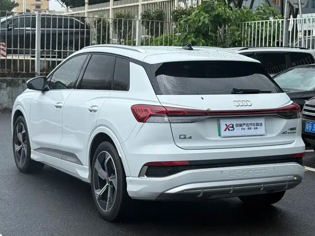 Audi Q4 e-tron — фото 10