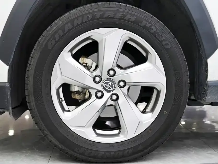 Toyota RAV4 — фото 10