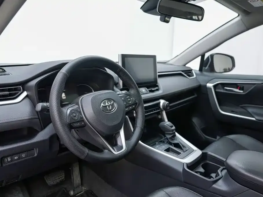 Toyota RAV4 — фото 3