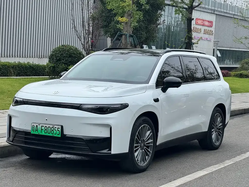 Leapmotor C16